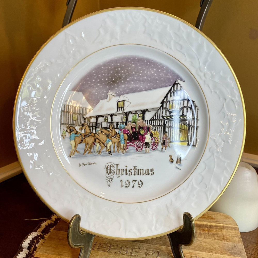 Set Of 4 Royal Worcester Christmas Plates 1979-1982